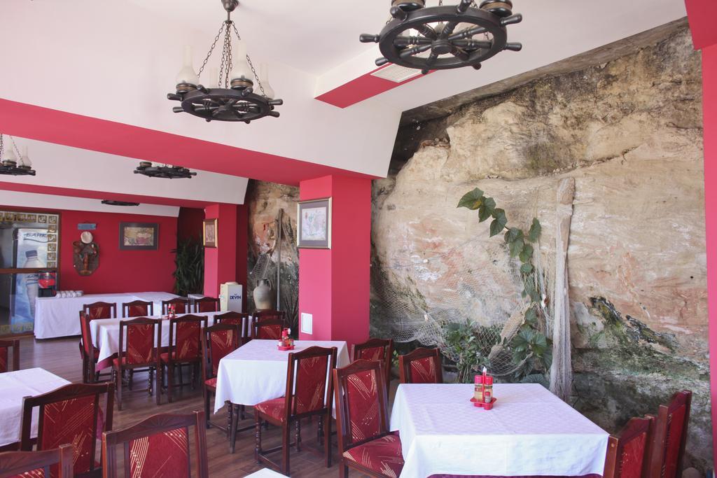 Ribarska Sreshta Family Hotel ツァレヴォ エクステリア 写真