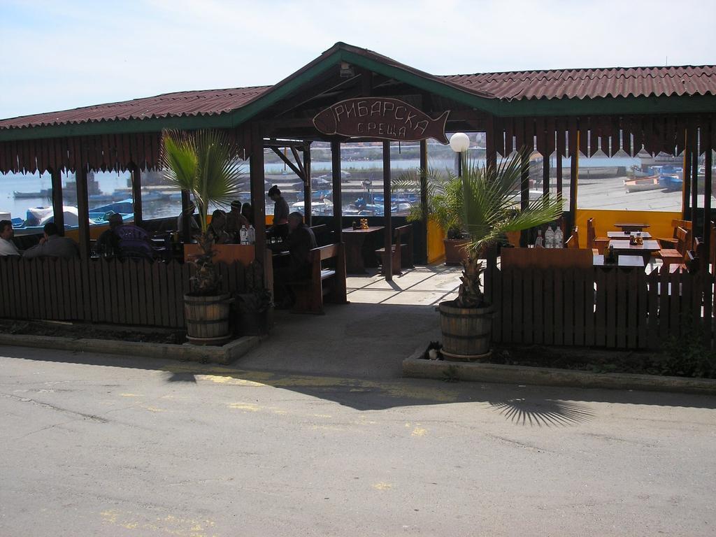 Ribarska Sreshta Family Hotel ツァレヴォ エクステリア 写真